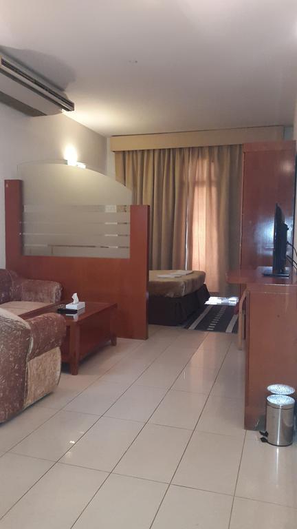 Al Raien Hotel Apartment Dubái Habitación foto
