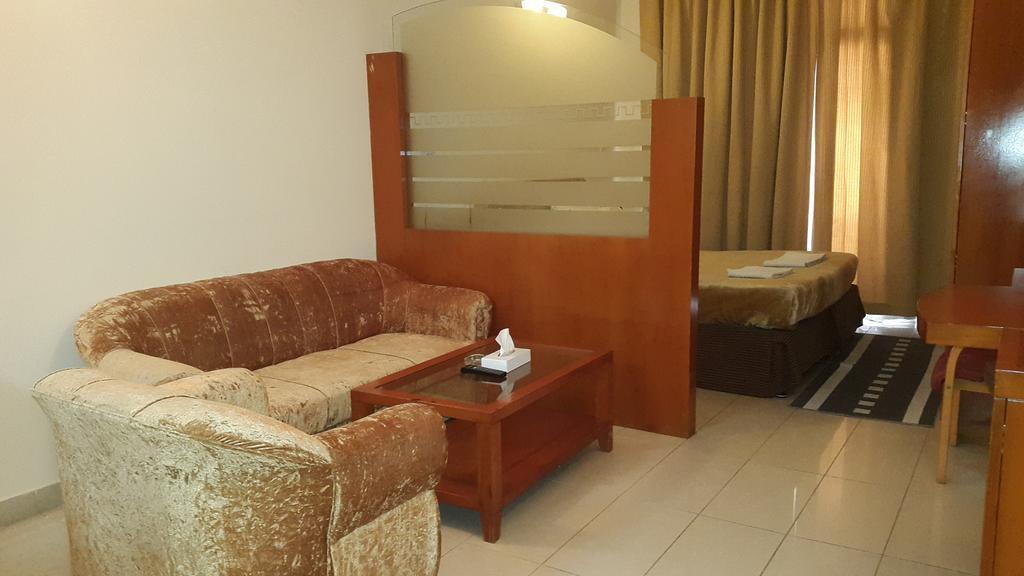 Al Raien Hotel Apartment Dubái Habitación foto
